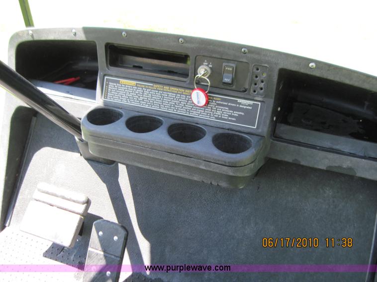 image for item 1058 2006 electric golf cart with charger