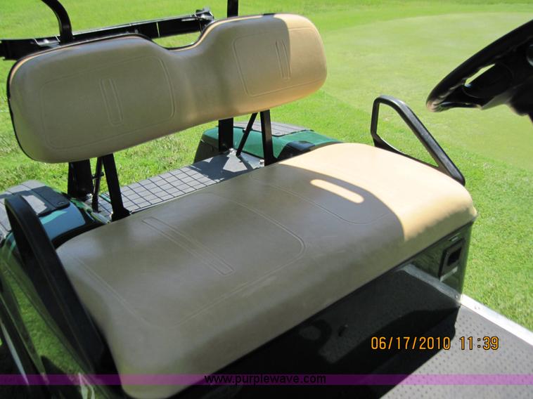 image for item 1058 2006 electric golf cart with charger