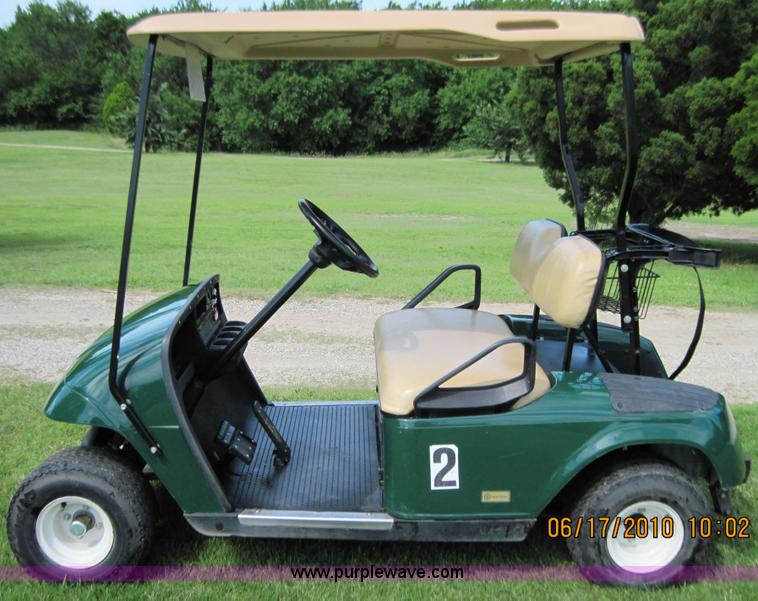 image for item 1059 2006 electric golf cart with charger