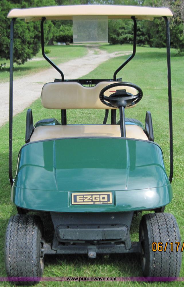 image for item 1059 2006 electric golf cart with charger