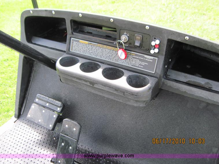 image for item 1059 2006 electric golf cart with charger