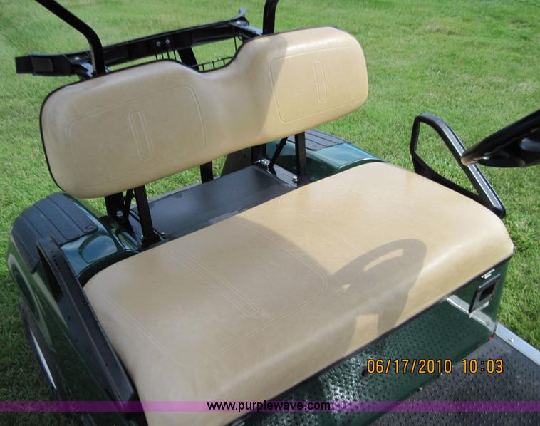 image for item 1059 2006 electric golf cart with charger
