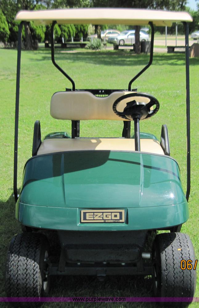 image for item 1060 2007 electric golf cart with charger