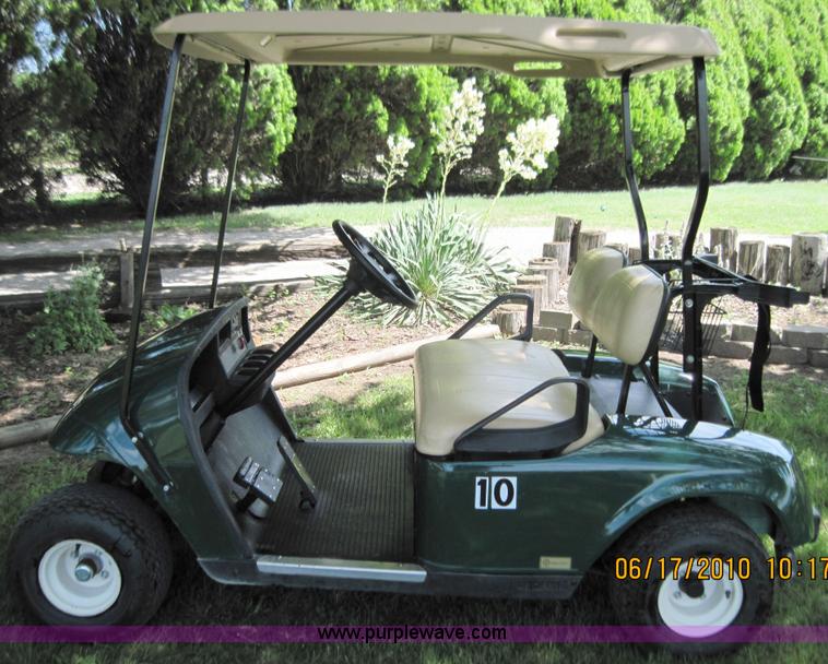 image for item 1061 2007 electric golf cart with charger