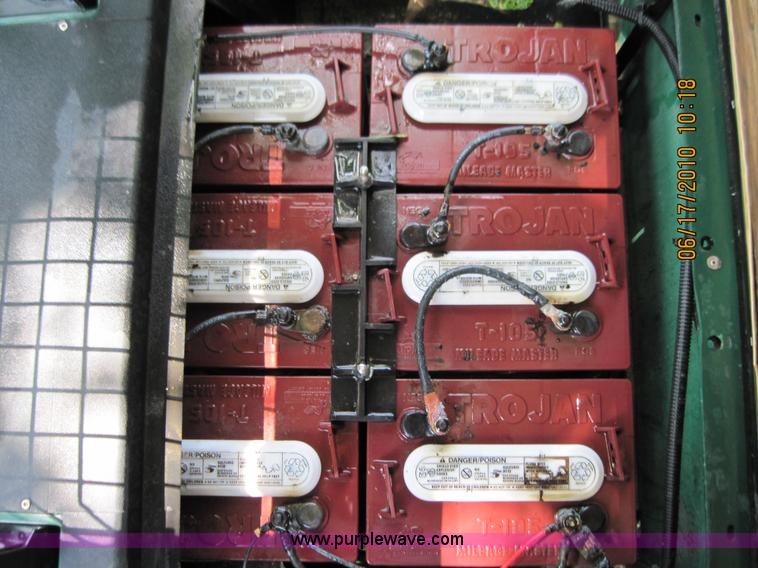 image for item 1061 2007 electric golf cart with charger