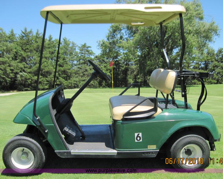 image for item 1062 2008 electric golf cart with charger