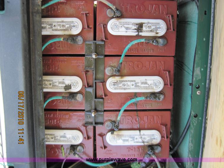 image for item 1062 2008 electric golf cart with charger