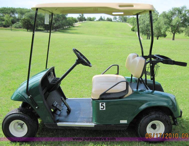 image for item 1065 2009 electric golf cart with charger
