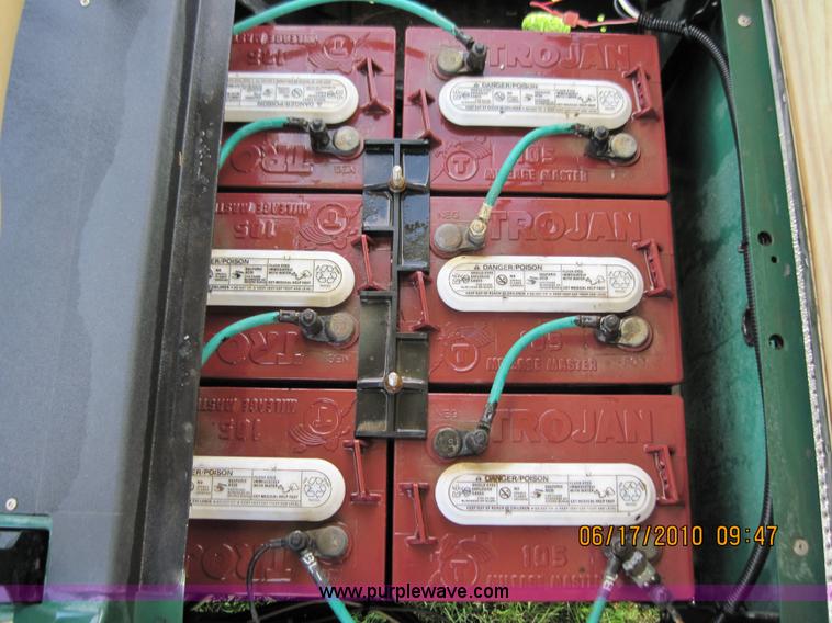 image for item 1065 2009 electric golf cart with charger