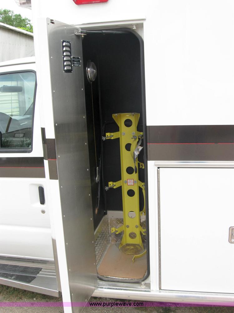 image for item 2017 1996 Ford E350 ambulance