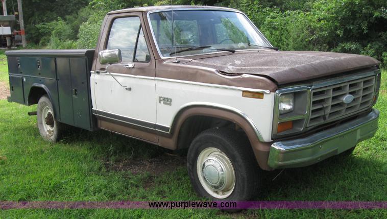 image for item 2040 1984 Ford F250 pickup truck