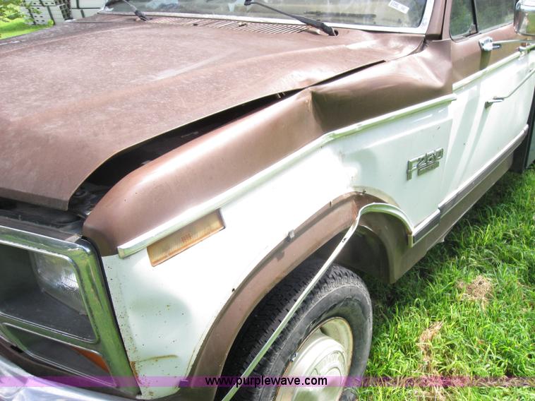 image for item 2040 1984 Ford F250 pickup truck