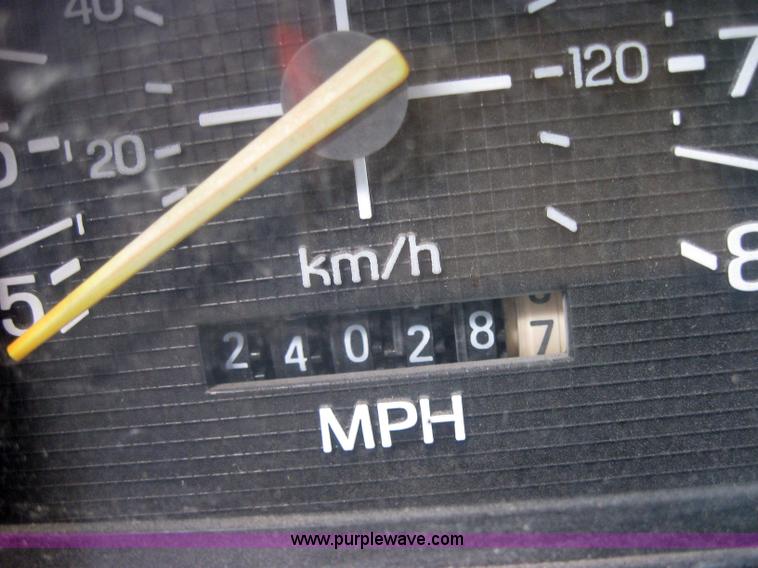 image for item 2040 1984 Ford F250 pickup truck