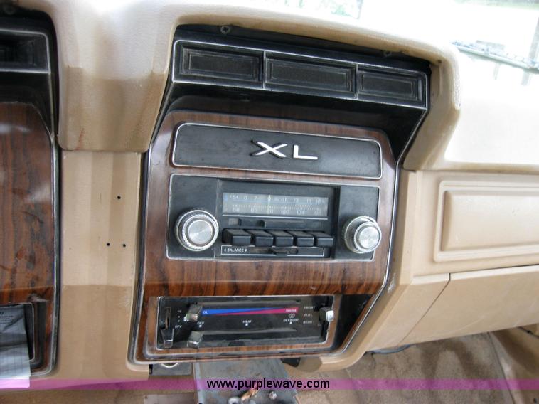 image for item 2040 1984 Ford F250 pickup truck