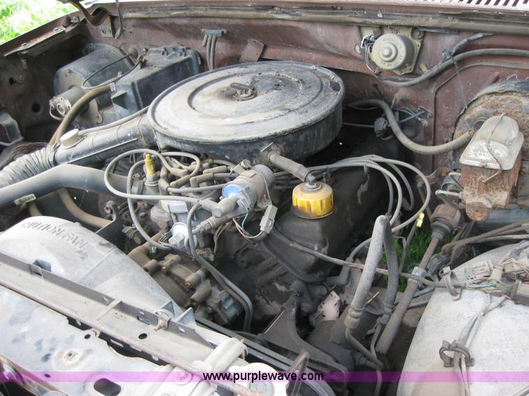 image for item 2040 1984 Ford F250 pickup truck