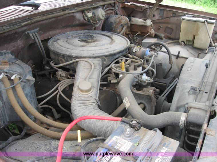 image for item 2040 1984 Ford F250 pickup truck