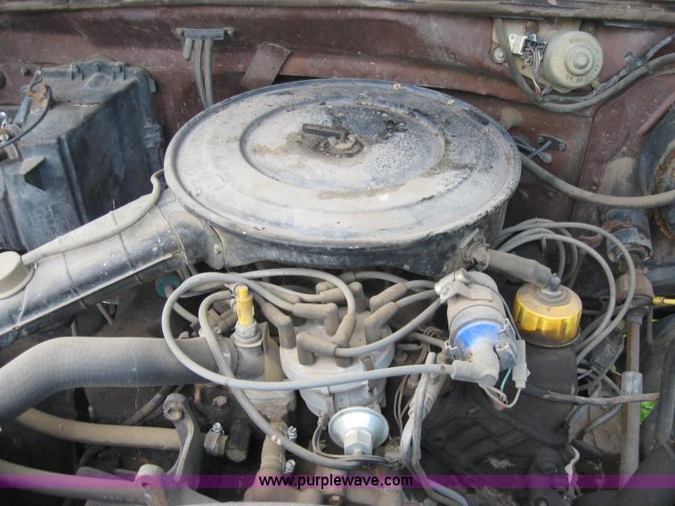 image for item 2040 1984 Ford F250 pickup truck