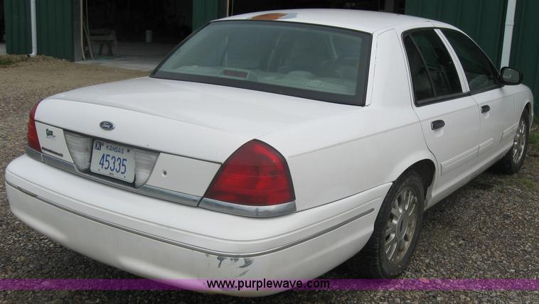 image for item 2041 2004 Ford Crown Victoria LX