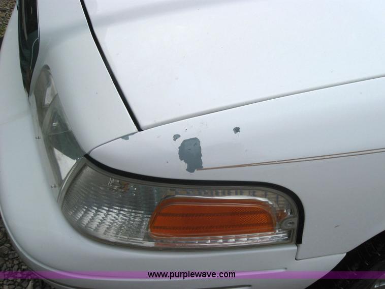 image for item 2041 2004 Ford Crown Victoria LX