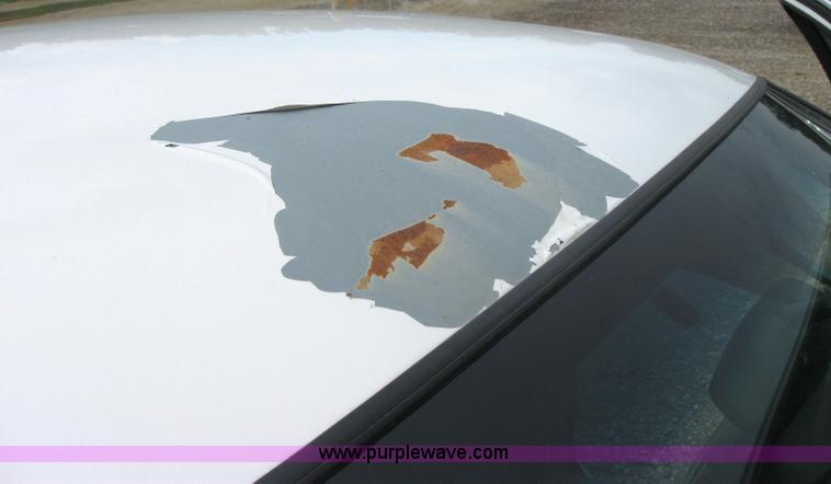 image for item 2041 2004 Ford Crown Victoria LX