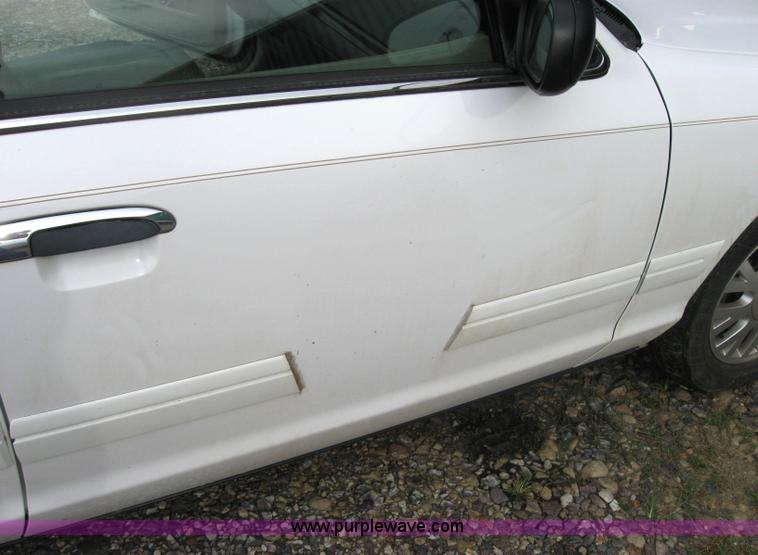 image for item 2041 2004 Ford Crown Victoria LX