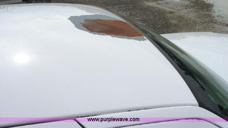 image for item 2041 2004 Ford Crown Victoria LX