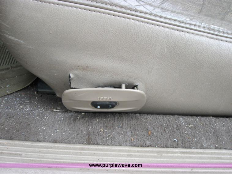 image for item 2041 2004 Ford Crown Victoria LX