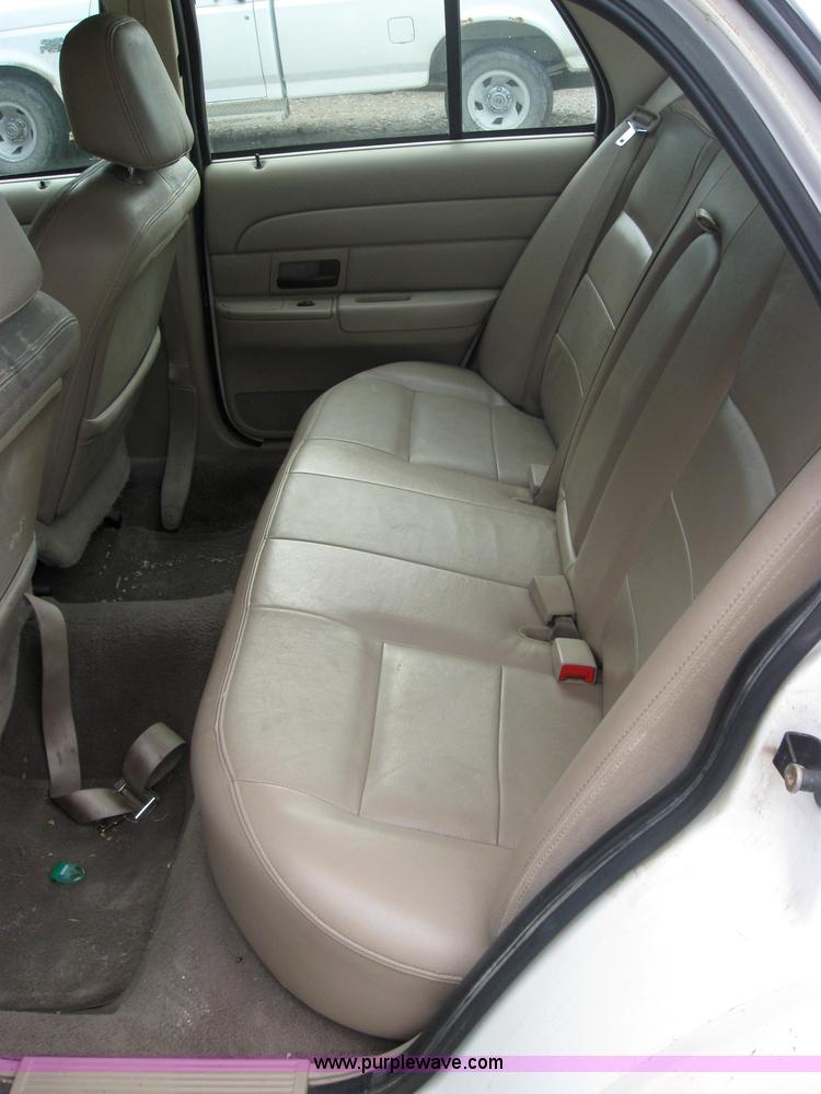 image for item 2041 2004 Ford Crown Victoria LX