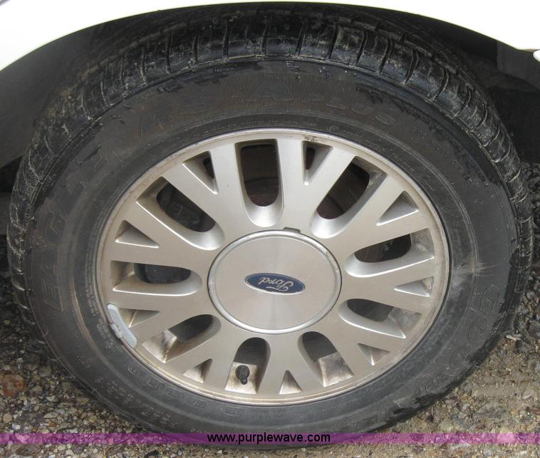 image for item 2041 2004 Ford Crown Victoria LX