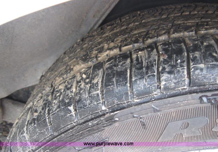 image for item 2041 2004 Ford Crown Victoria LX