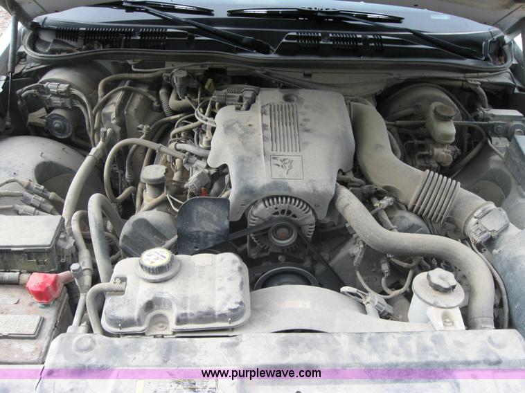 image for item 2041 2004 Ford Crown Victoria LX