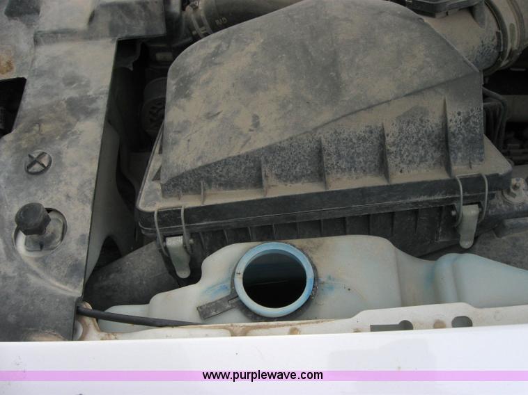 image for item 2041 2004 Ford Crown Victoria LX