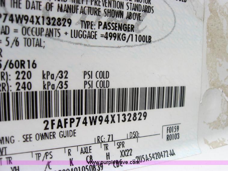 image for item 2041 2004 Ford Crown Victoria LX