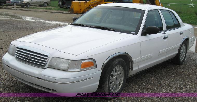 image for item 2044 2004 Ford Crown Victoria LX