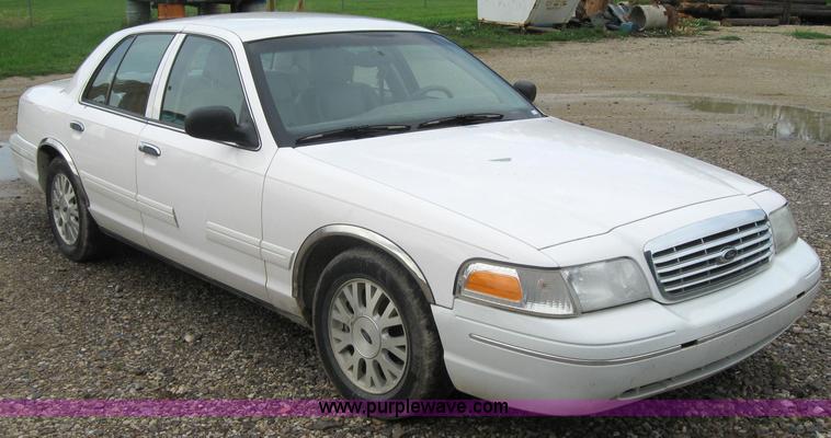 image for item 2044 2004 Ford Crown Victoria LX