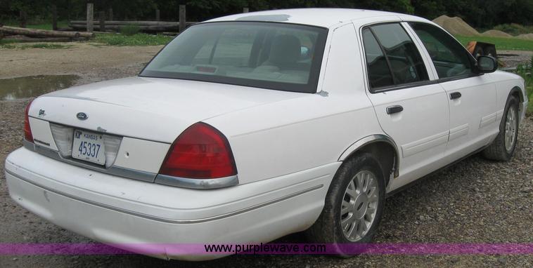 image for item 2044 2004 Ford Crown Victoria LX