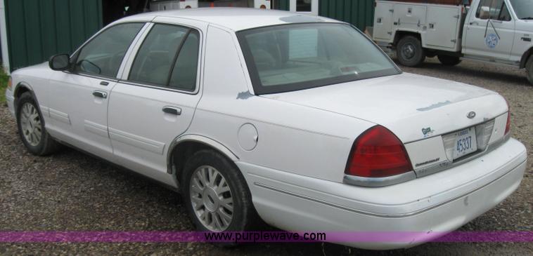 image for item 2044 2004 Ford Crown Victoria LX