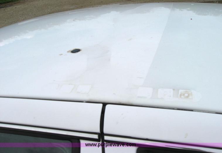 image for item 2044 2004 Ford Crown Victoria LX