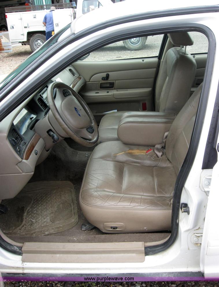 image for item 2044 2004 Ford Crown Victoria LX