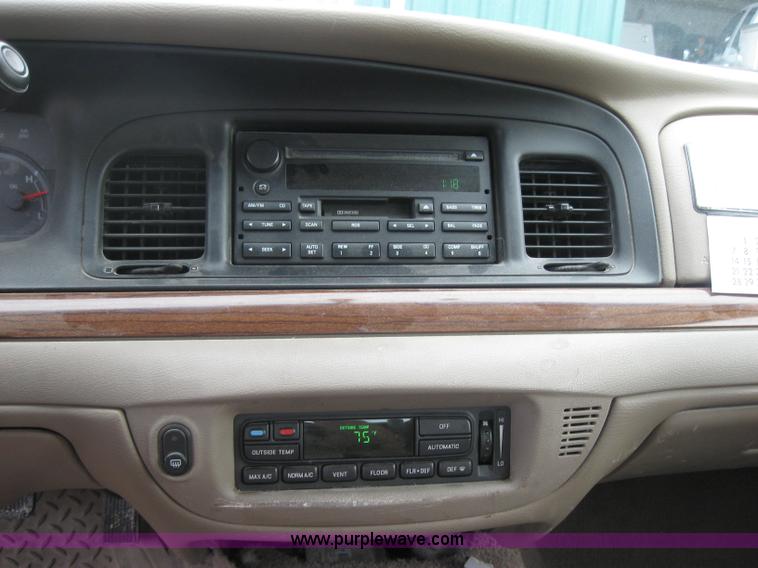 image for item 2044 2004 Ford Crown Victoria LX