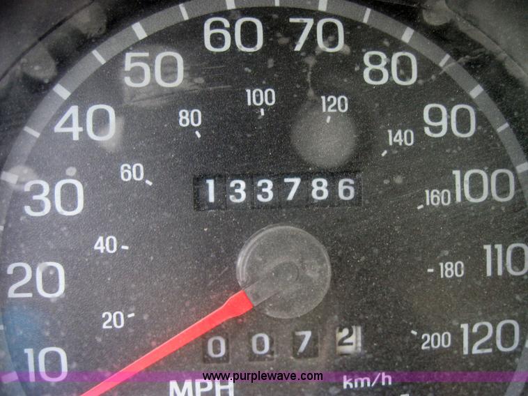 image for item 2044 2004 Ford Crown Victoria LX