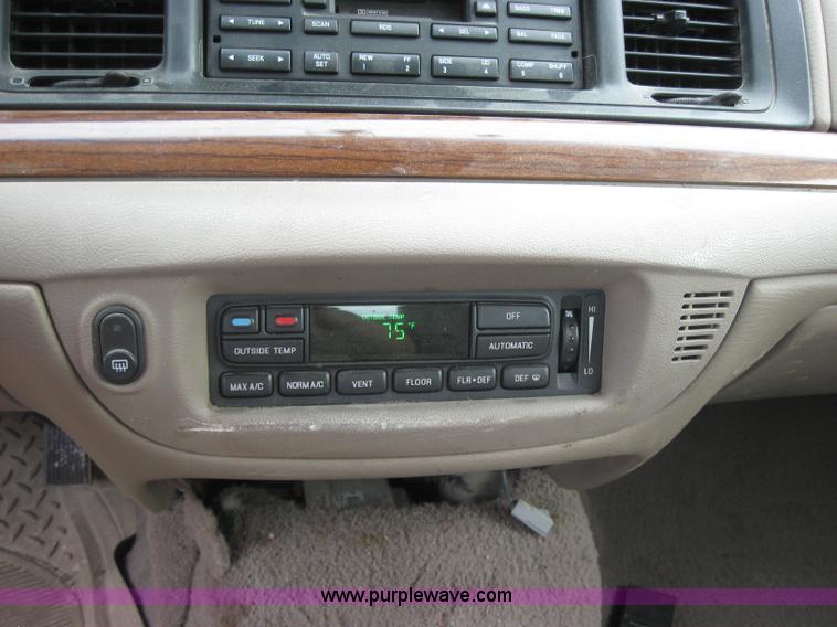 image for item 2044 2004 Ford Crown Victoria LX