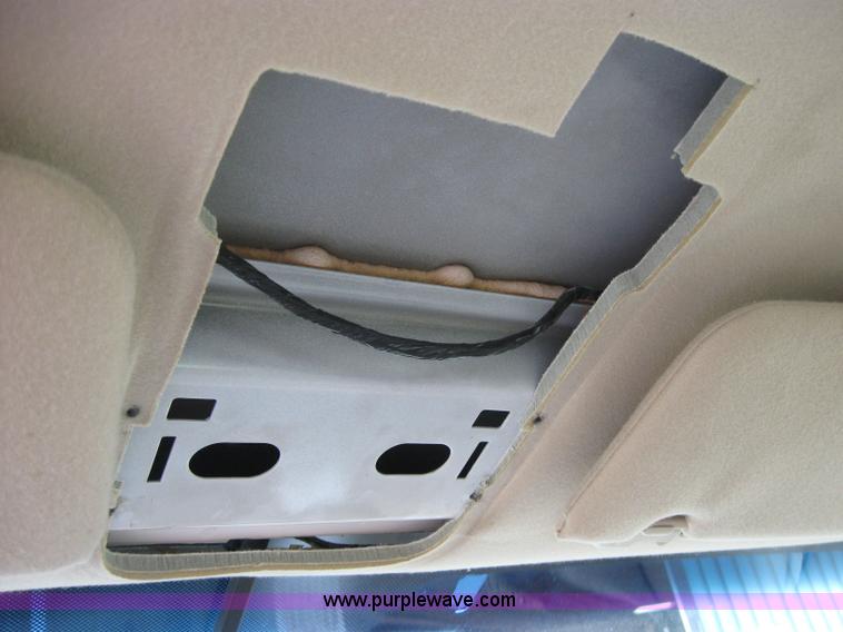 image for item 2044 2004 Ford Crown Victoria LX