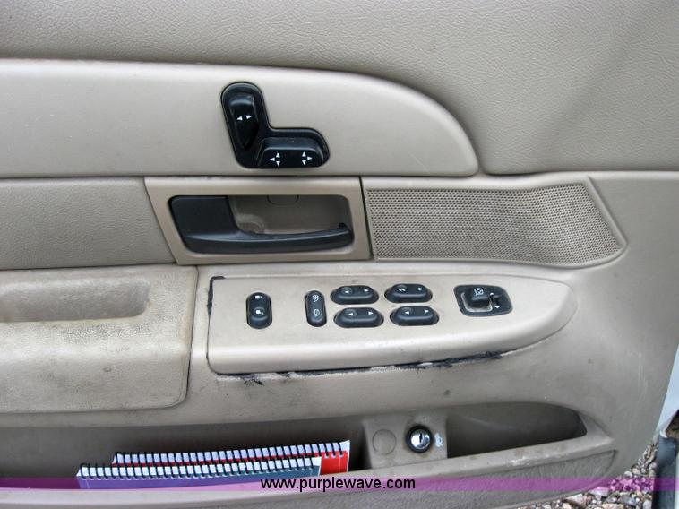 image for item 2044 2004 Ford Crown Victoria LX
