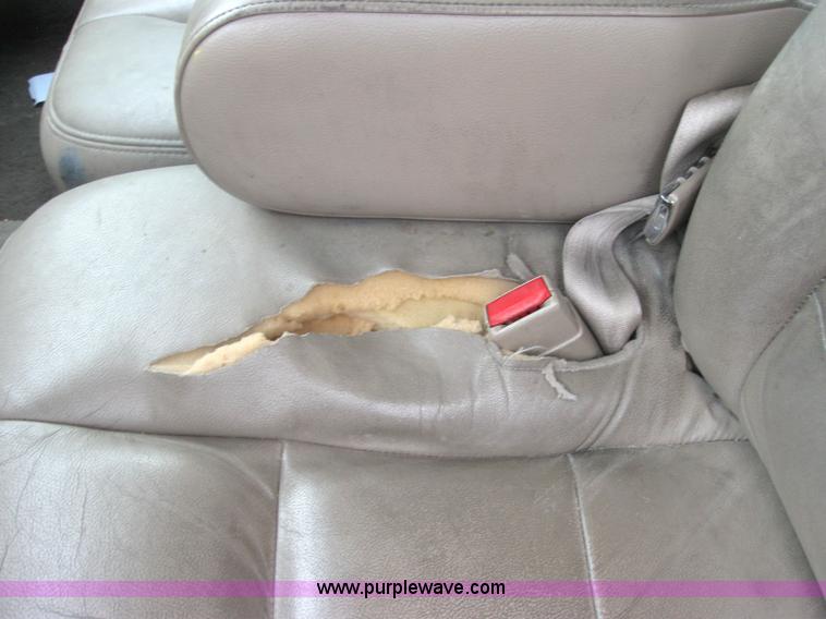 image for item 2044 2004 Ford Crown Victoria LX