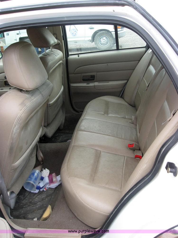 image for item 2044 2004 Ford Crown Victoria LX