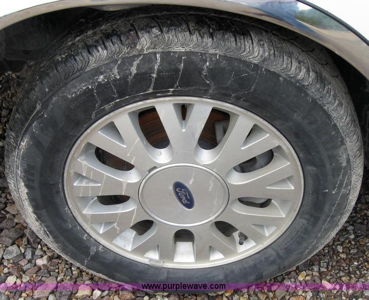 image for item 2044 2004 Ford Crown Victoria LX