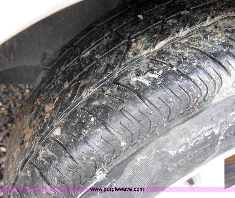 image for item 2044 2004 Ford Crown Victoria LX