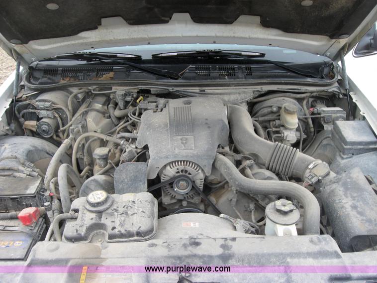 image for item 2044 2004 Ford Crown Victoria LX