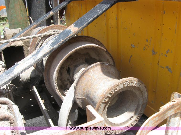 image for item 2047 1985 International S1700 winch truck